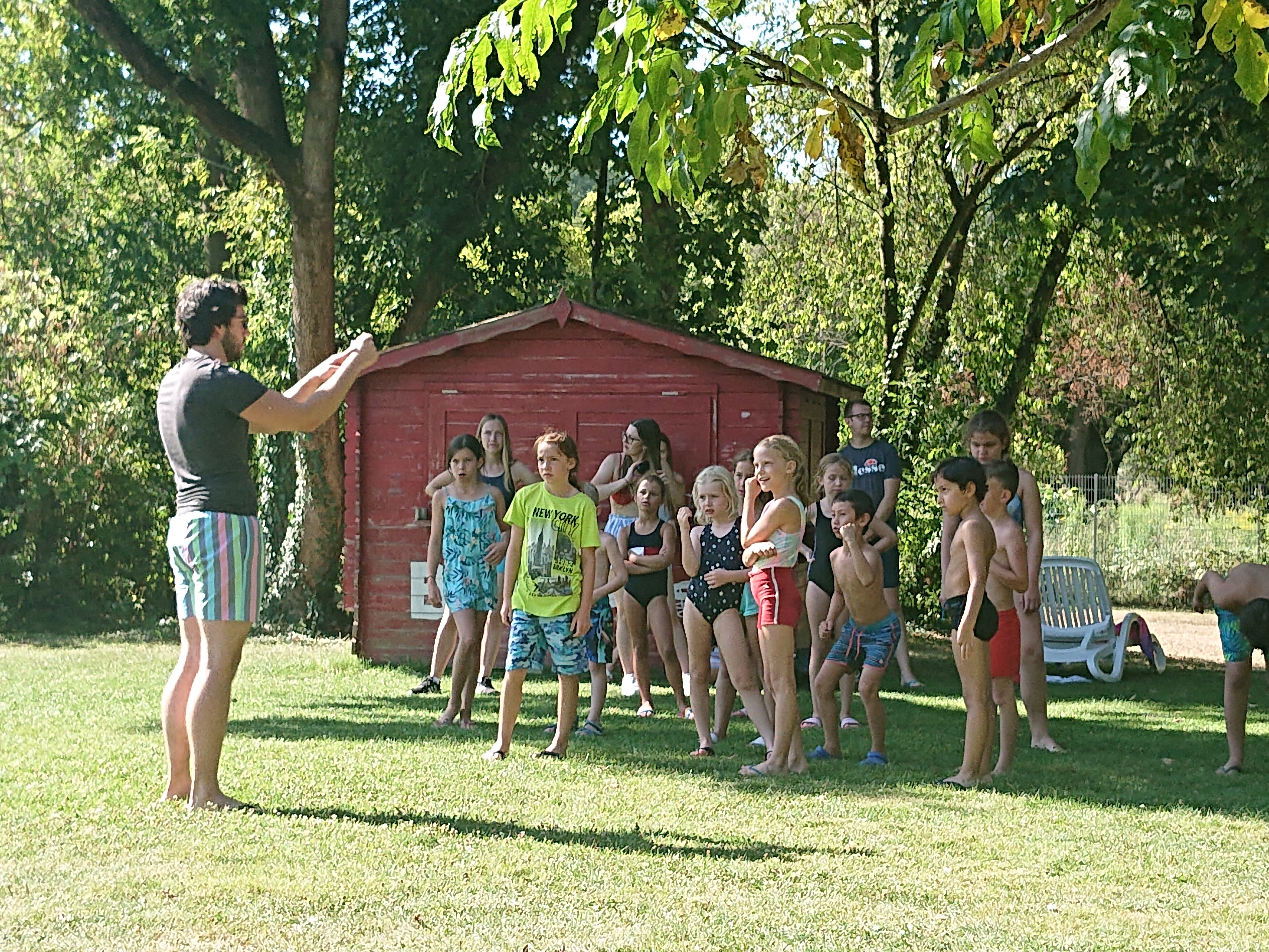  Die Kinder des Ferienprogramms konnten auch einen kleinen Einblick in den Ballsport „Handball“ bekommen 