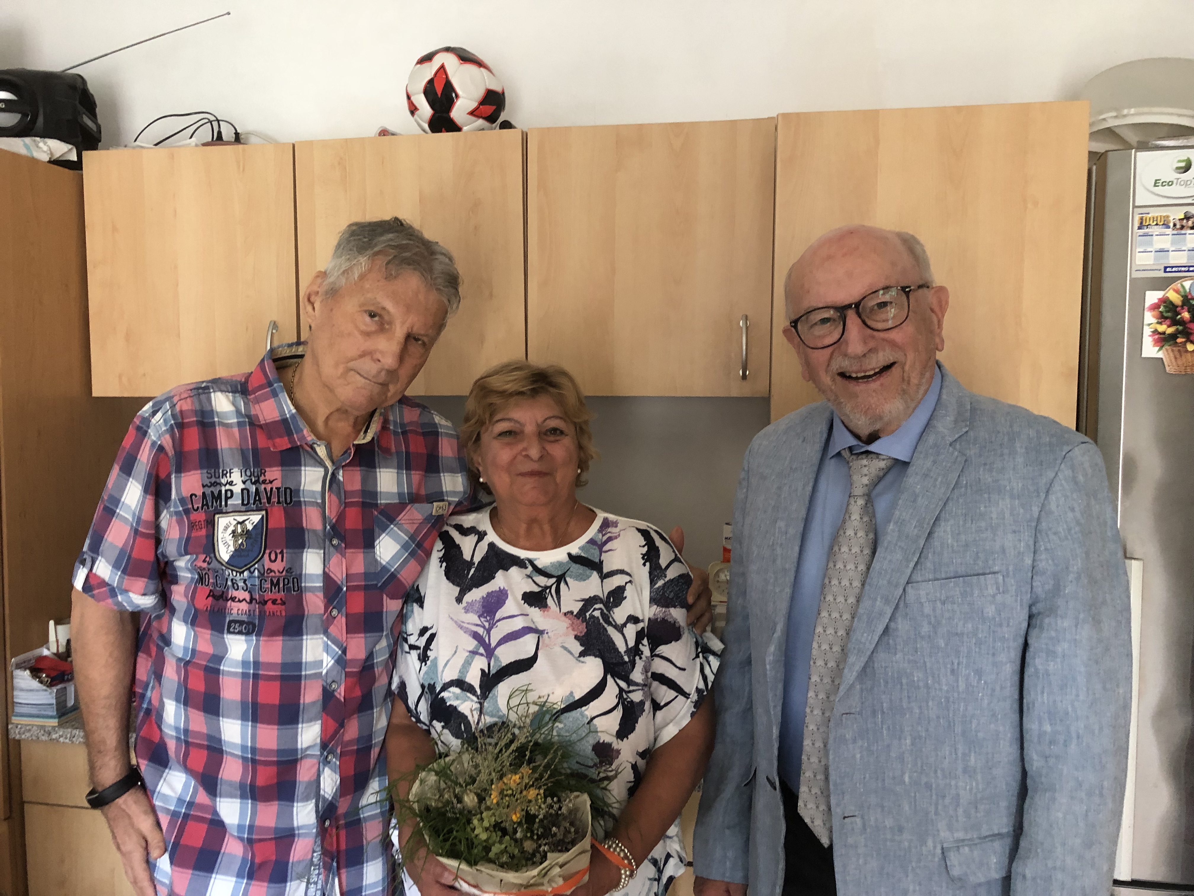  Die Jubilare Floare und Peter Kirschner mit Bürgermeister-Stellvertreter Richard Bader 