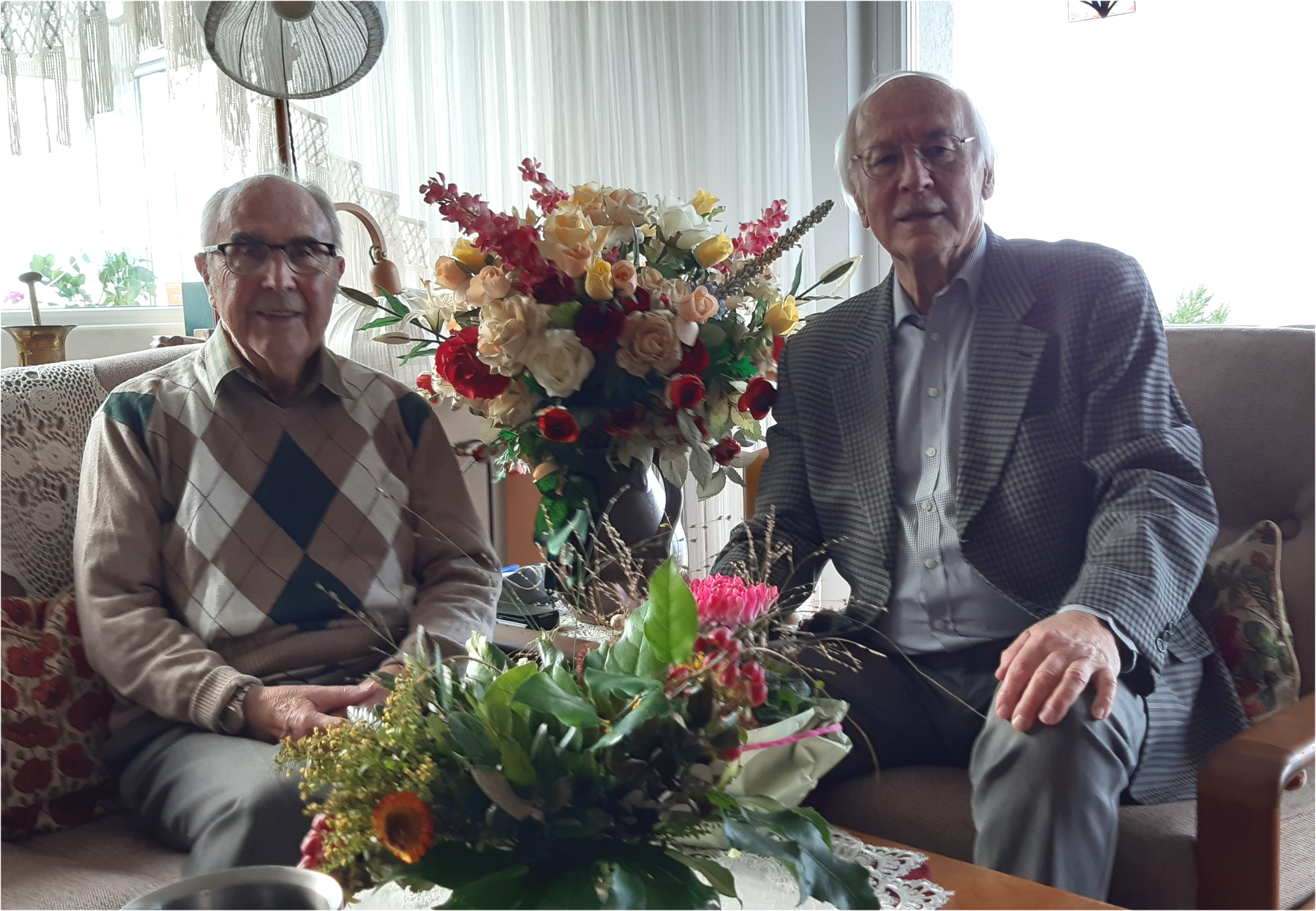  Foto v.l.n.r.: Der Jubilar Herr Lothar Stephan und Bürgermeisterstellvertreter Dr. Peter Sandner 