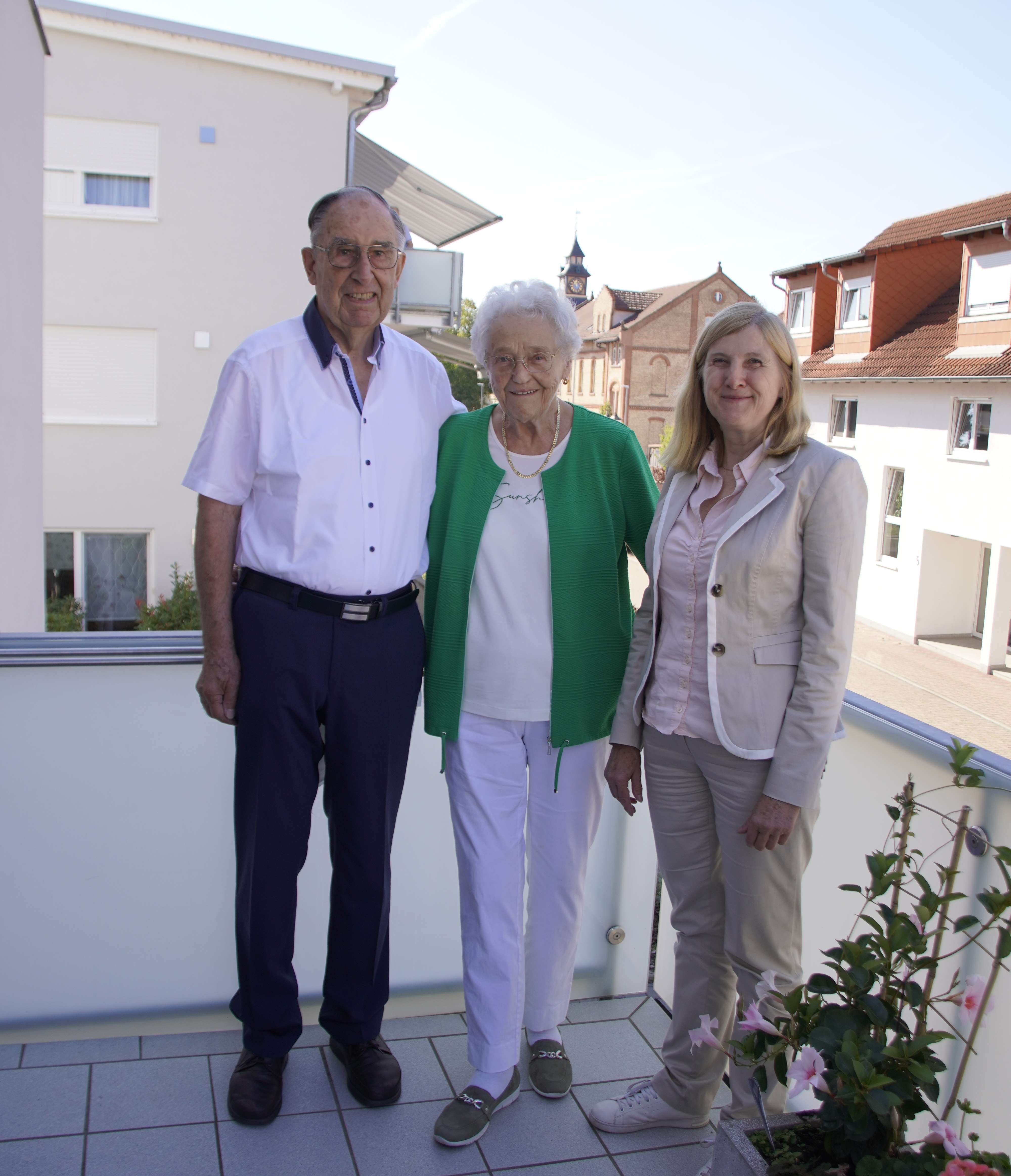  v. l. n. r.: Udo Proske, Hannelore Proske, Bürgermeisterin Claudia Felden 