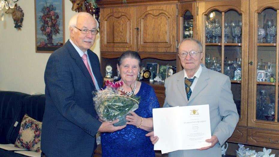  Bürgermeister-Stellvertreter Dr. Peter Sandner beglückwünschte die Jubilare Lina und Robert März 
