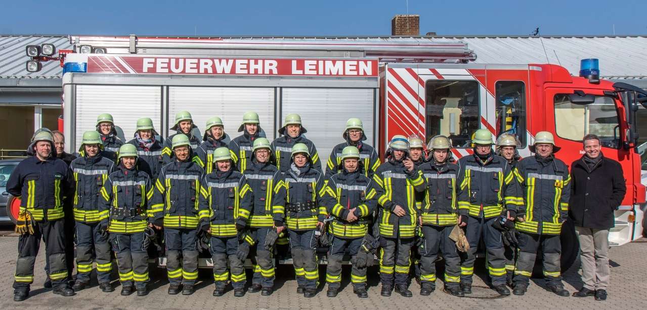  Die neuen Feuerwehrleute der Stadtverwaltung Leimen feiern den erfolgreichen Lehrgangsabschluss 