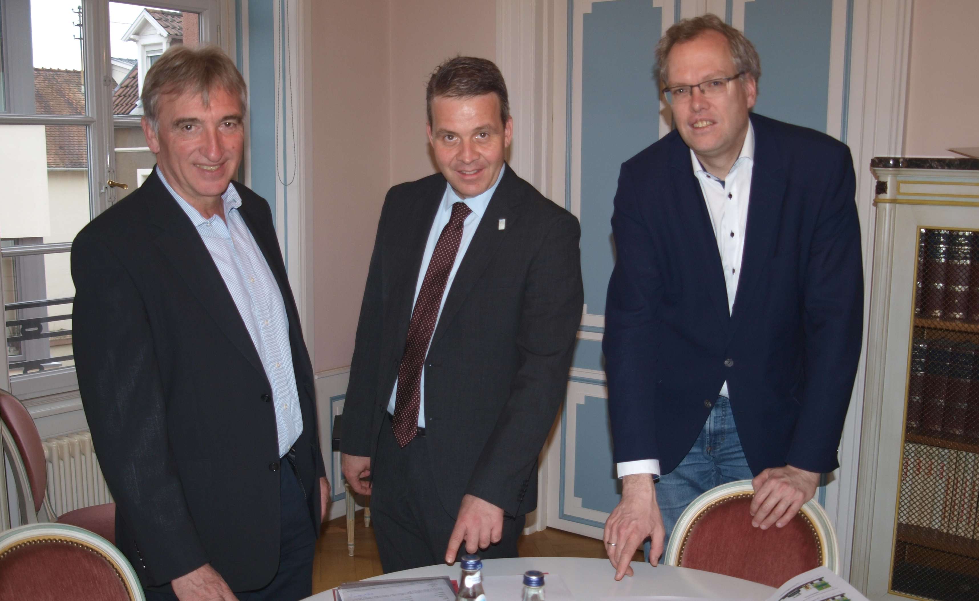  v.l.n.r.: Karl Klein (MdL), Oberbürgermeister Hans D. Reinwald und Dr. Albrecht Schütte (MdL) 